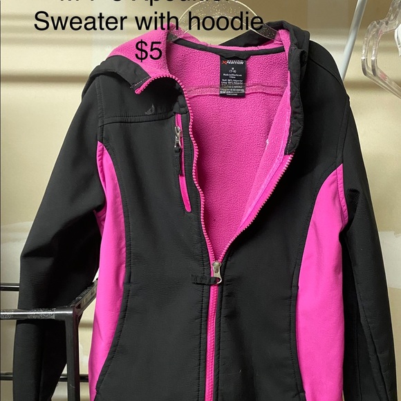 Medium sweater with hoodie, size 7/8, brand: Mountain Xpedition - Picture 3 of 3